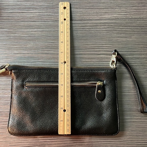 Black leather clutch with optional wristlet and gold hardware - Picture 5 of 5